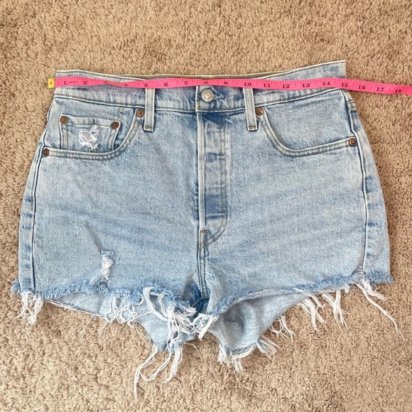 Levi's 501 Original Button Fly High Waist Destroyed Cutoff Denim Shorts Size 29 - Picture 11 of 16